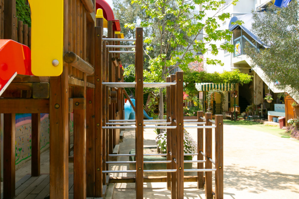 園庭と園舎｜にしたかどのわかばようちえん｜西高殿若葉幼稚園