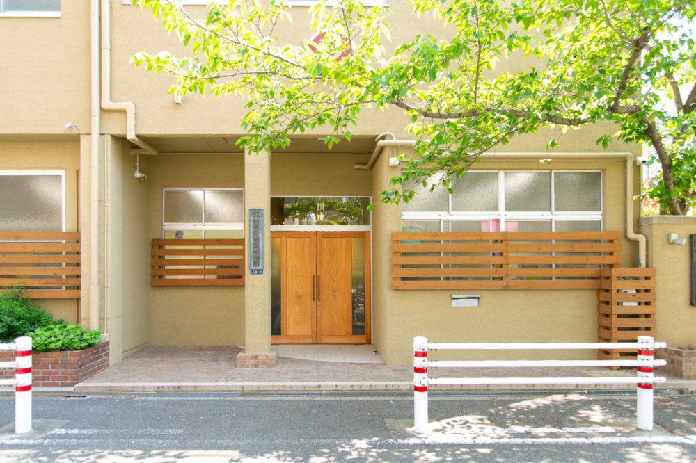 園庭と園舎｜にしたかどのわかばようちえん｜西高殿若葉幼稚園